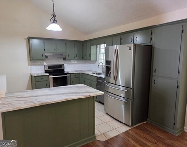 984 Overlook Drive - Photo Thumbnail 10