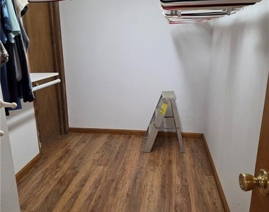 984 Overlook Drive - Photo Thumbnail 15