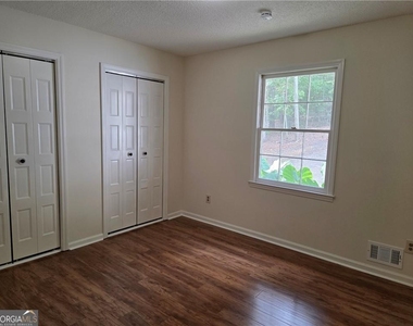 984 Overlook Drive - Photo Thumbnail 18