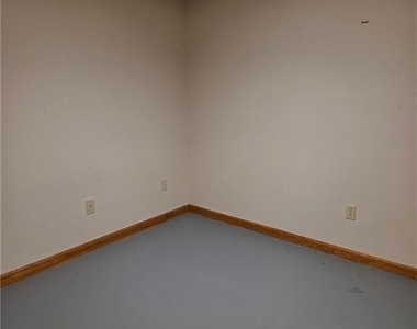 984 Overlook Drive - Photo Thumbnail 21