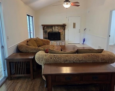 984 Overlook Drive - Photo Thumbnail 4