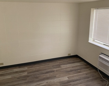 9126 S Buffalo Avenue - Photo Thumbnail 5