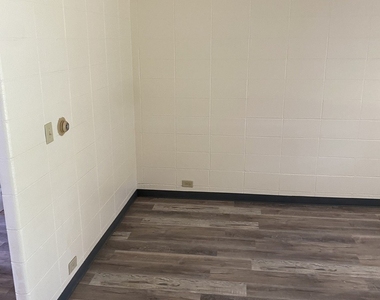 9126 S Buffalo Avenue - Photo Thumbnail 6