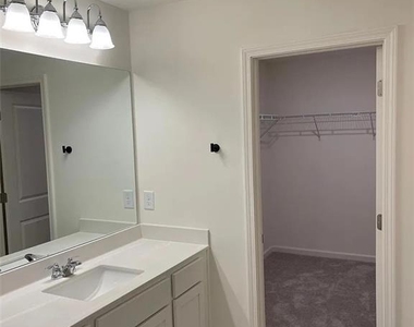 438 Union Station Street - Photo Thumbnail 7