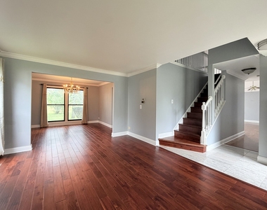 95 Southfield Drive - Photo Thumbnail 4