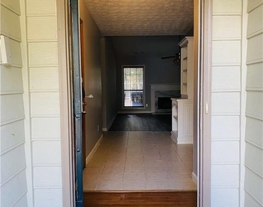 695 Paris Drive - Photo Thumbnail 3