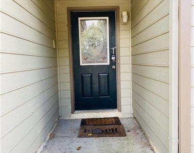 695 Paris Drive - Photo Thumbnail 2