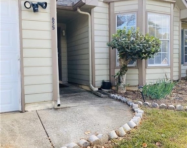 695 Paris Drive - Photo Thumbnail 1