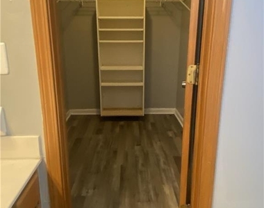 695 Paris Drive - Photo Thumbnail 13