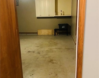 695 Paris Drive - Photo Thumbnail 4