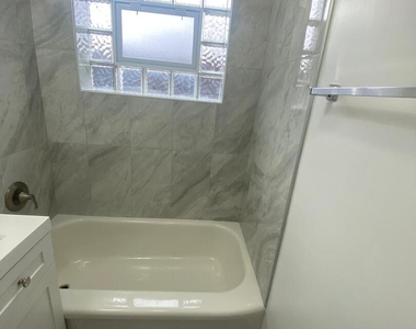 724 Florence Avenue - Photo Thumbnail 10