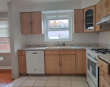 724 Florence Avenue - Photo Thumbnail 5