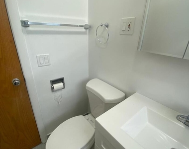 724 Florence Avenue - Photo Thumbnail 13