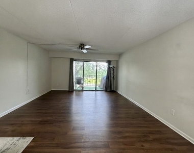 350 Plum Creek Drive - Photo Thumbnail 6