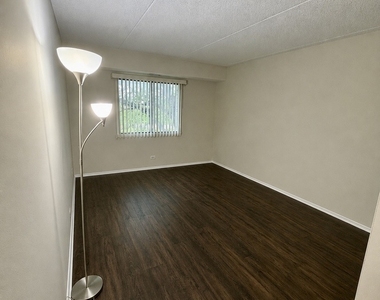 350 Plum Creek Drive - Photo Thumbnail 8