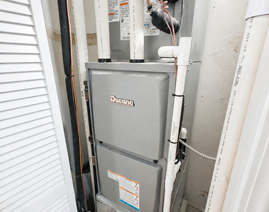 6807 S Artesian Avenue - Photo Thumbnail 16
