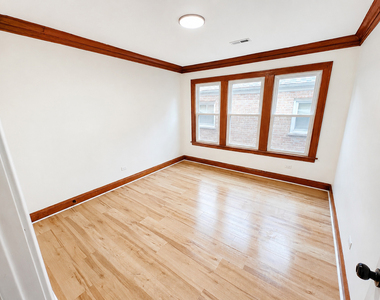 6807 S Artesian Avenue - Photo Thumbnail 14