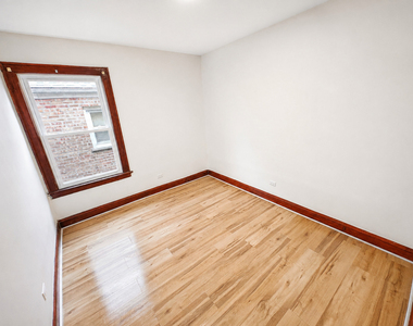 6807 S Artesian Avenue - Photo Thumbnail 13