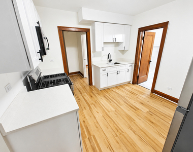 6807 S Artesian Avenue - Photo Thumbnail 5