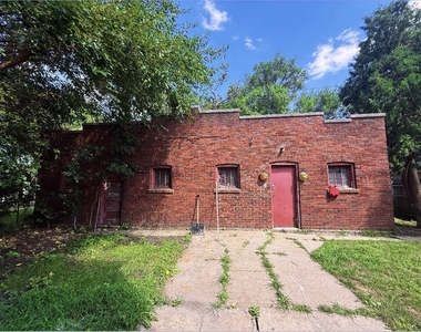 6807 S Artesian Avenue - Photo Thumbnail 17
