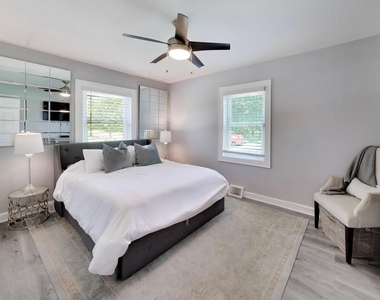 810 S Jackson Street - Photo Thumbnail 6
