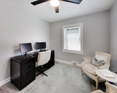 810 S Jackson Street - Photo Thumbnail 7