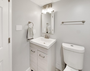 810 S Jackson Street - Photo Thumbnail 13