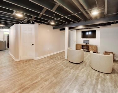 810 S Jackson Street - Photo Thumbnail 9