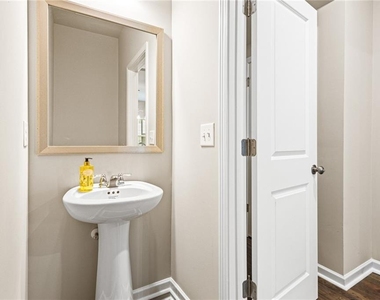 1135 Elyse Lane - Photo Thumbnail 11