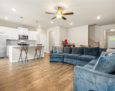 1135 Elyse Lane - Photo Thumbnail 4