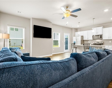 1135 Elyse Lane - Photo Thumbnail 3