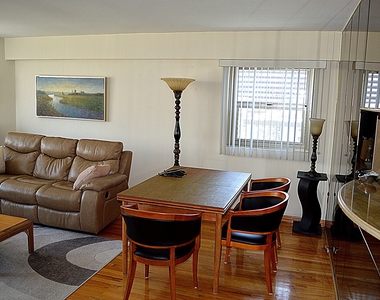 535 N Michigan Avenue - Photo Thumbnail 3