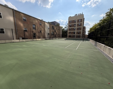 3930 N Pine Grove Avenue - Photo Thumbnail 6