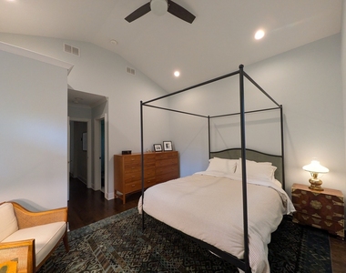 2741 Lincolnwood Drive - Photo Thumbnail 10