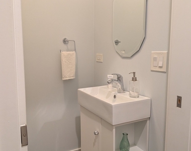 2741 Lincolnwood Drive - Photo Thumbnail 8