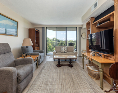 511 Aurora Avenue - Photo Thumbnail 6