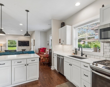213 W Maple Avenue - Photo Thumbnail 8