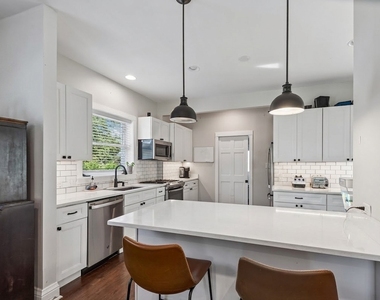 213 W Maple Avenue - Photo Thumbnail 5