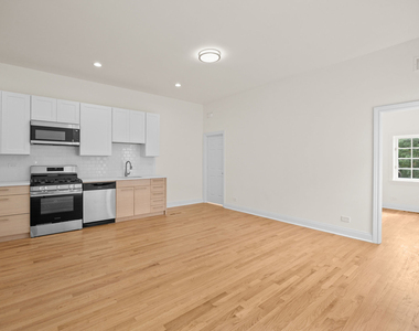 3107 N Harding Avenue - Photo Thumbnail 3