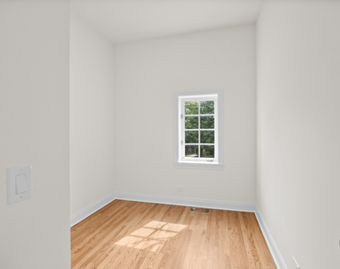 3107 N Harding Avenue - Photo Thumbnail 9