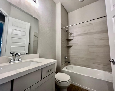 9503 Crescent Mill Drive - Photo Thumbnail 15