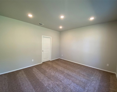 15860 Pecan Drive - Photo Thumbnail 9
