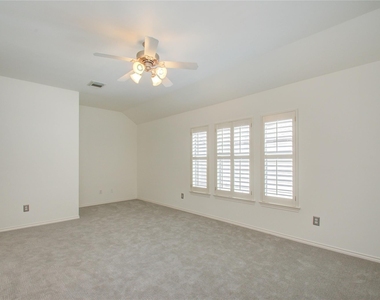 1016 Rochow Street - Photo Thumbnail 25