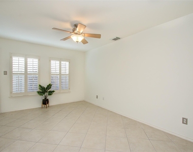 1016 Rochow Street - Photo Thumbnail 4