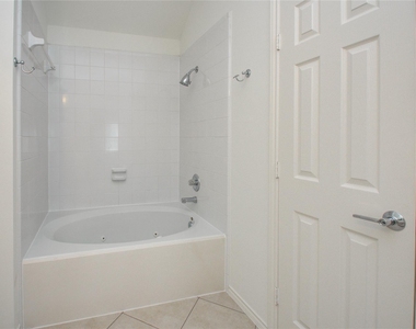 1016 Rochow Street - Photo Thumbnail 27