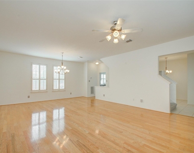 1016 Rochow Street - Photo Thumbnail 7