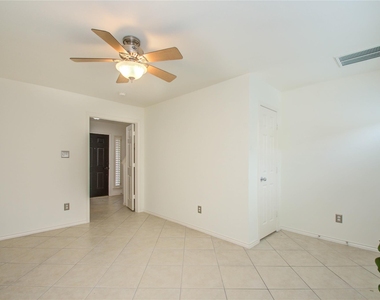 1016 Rochow Street - Photo Thumbnail 5