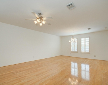 1016 Rochow Street - Photo Thumbnail 8