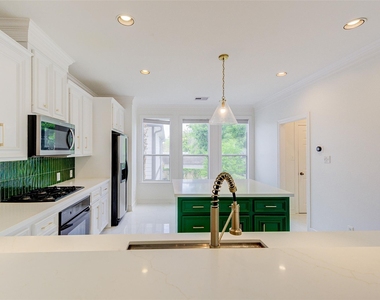1413 Michigan Street - Photo Thumbnail 10
