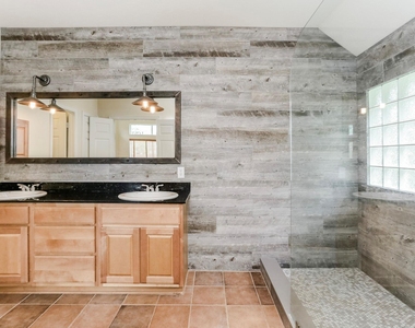 1635 Fairview Drive - Photo Thumbnail 14